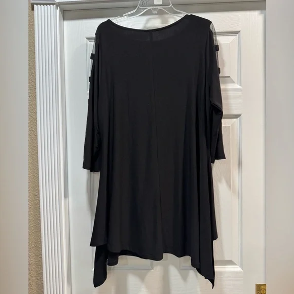 Chic Black 3/4 Sleeve Tunic with Asymmetrical Cutouts - Picture 2 of 5